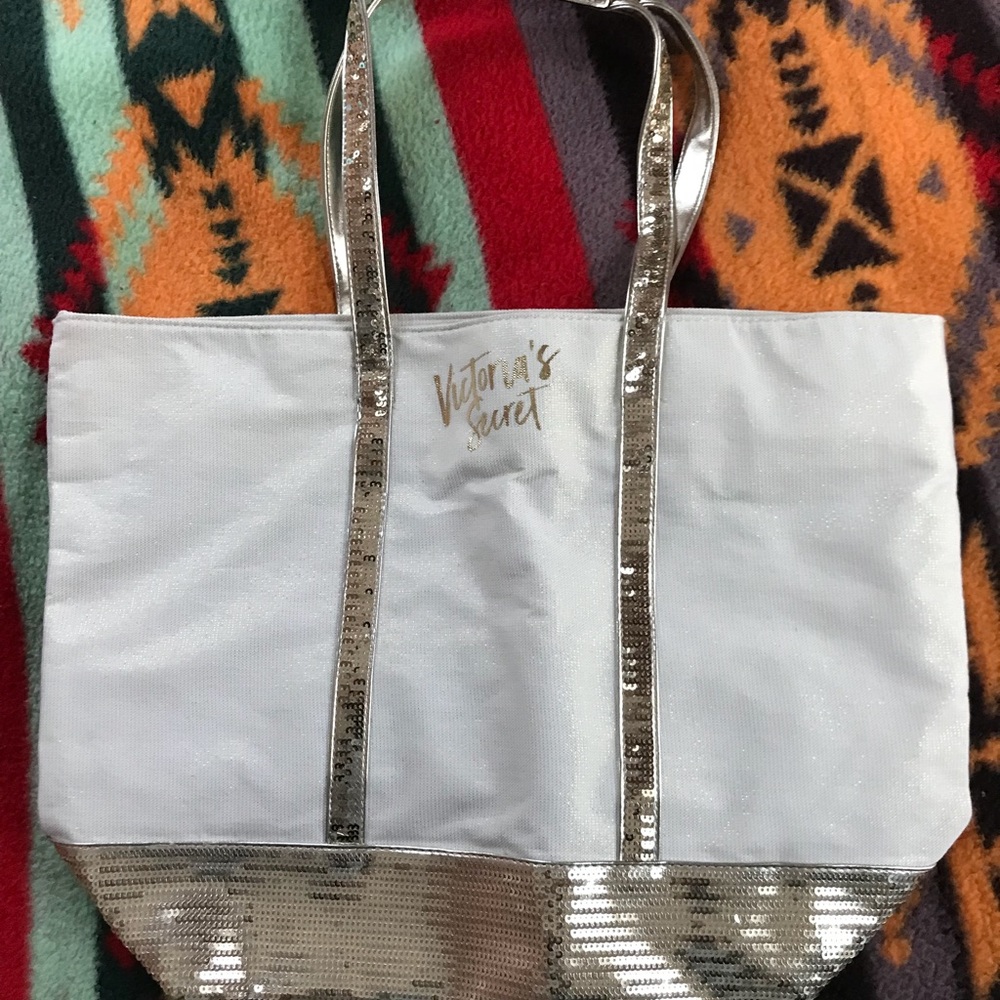 VS NWOT Travel Bag